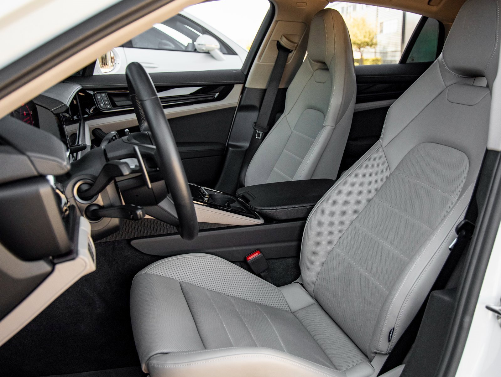 Certified 2025 Porsche Panamera 4 image 5