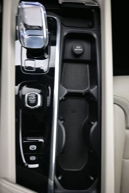 Used 2023 Volvo XC60 B5 Ultimate image 10