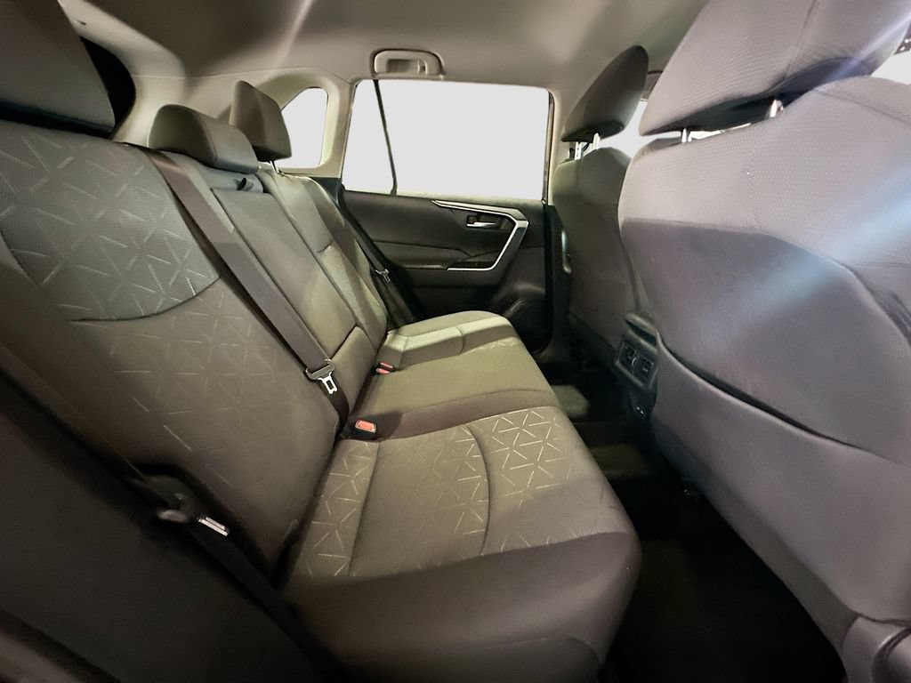 Used 2022 Toyota RAV4 XLE AWD/4WD image 26
