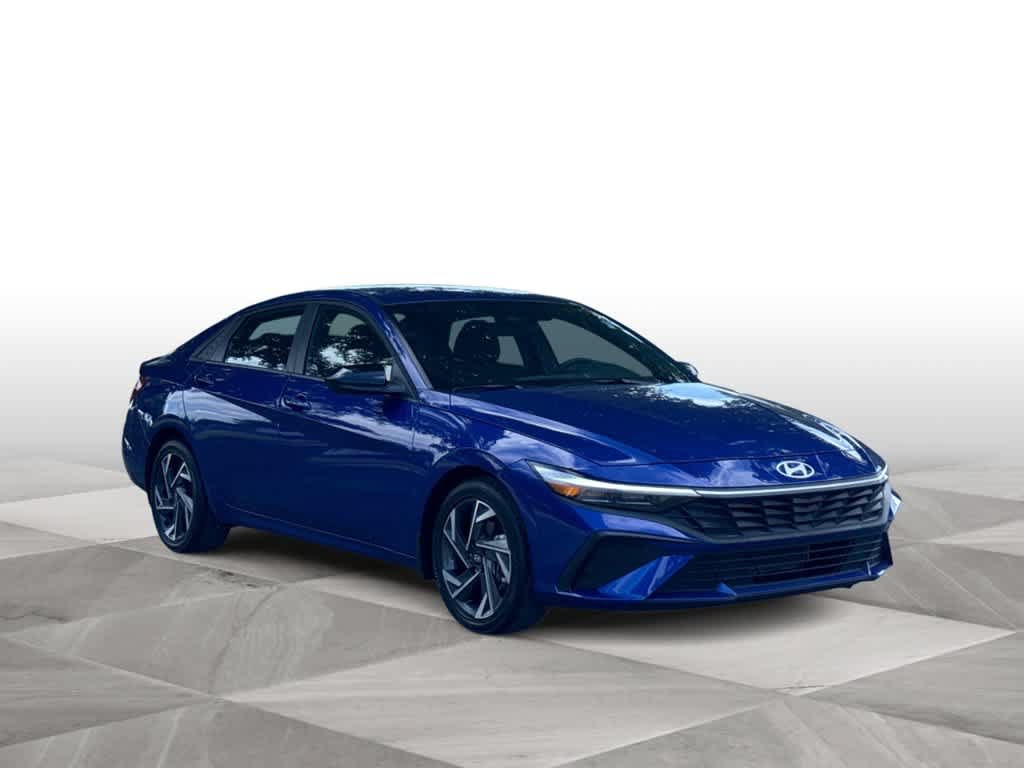 Used 2025 Hyundai Elantra Sport FWD image 2