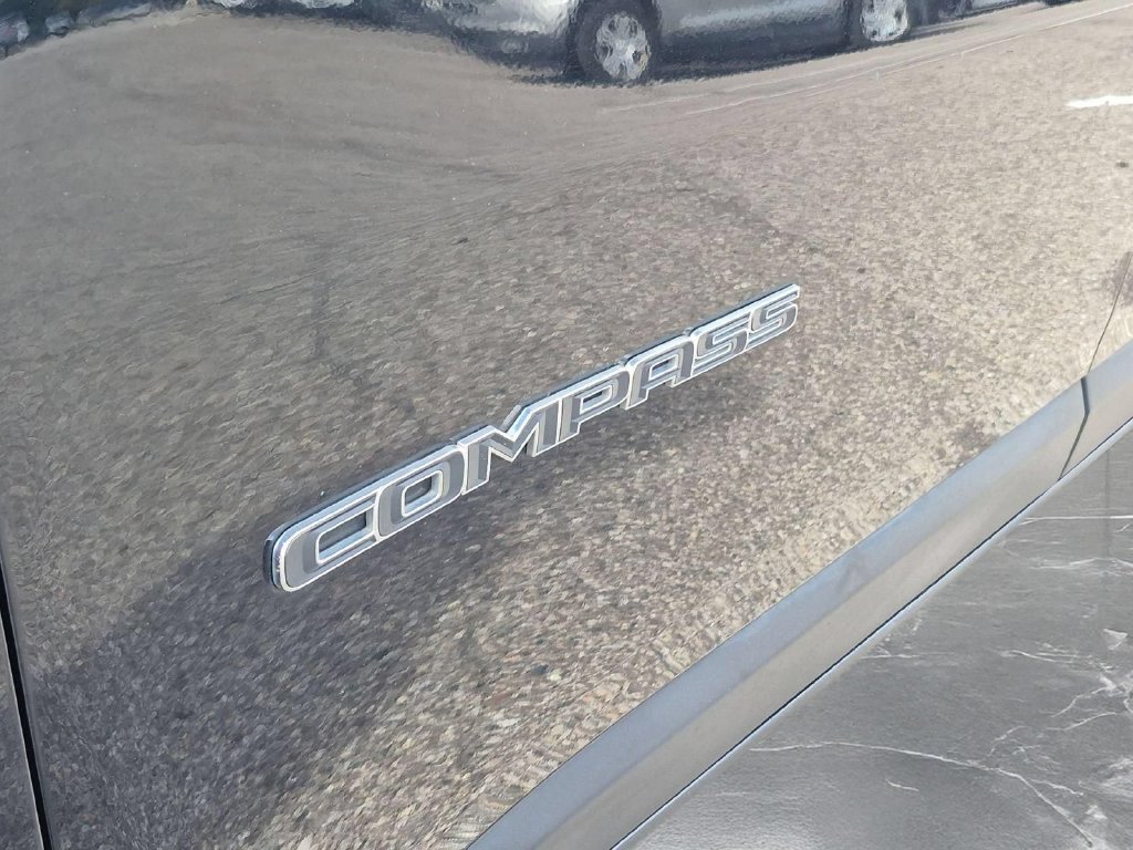 Used 2018 Jeep Compass Limited w/ Navigation Group AWD/4WD image 10