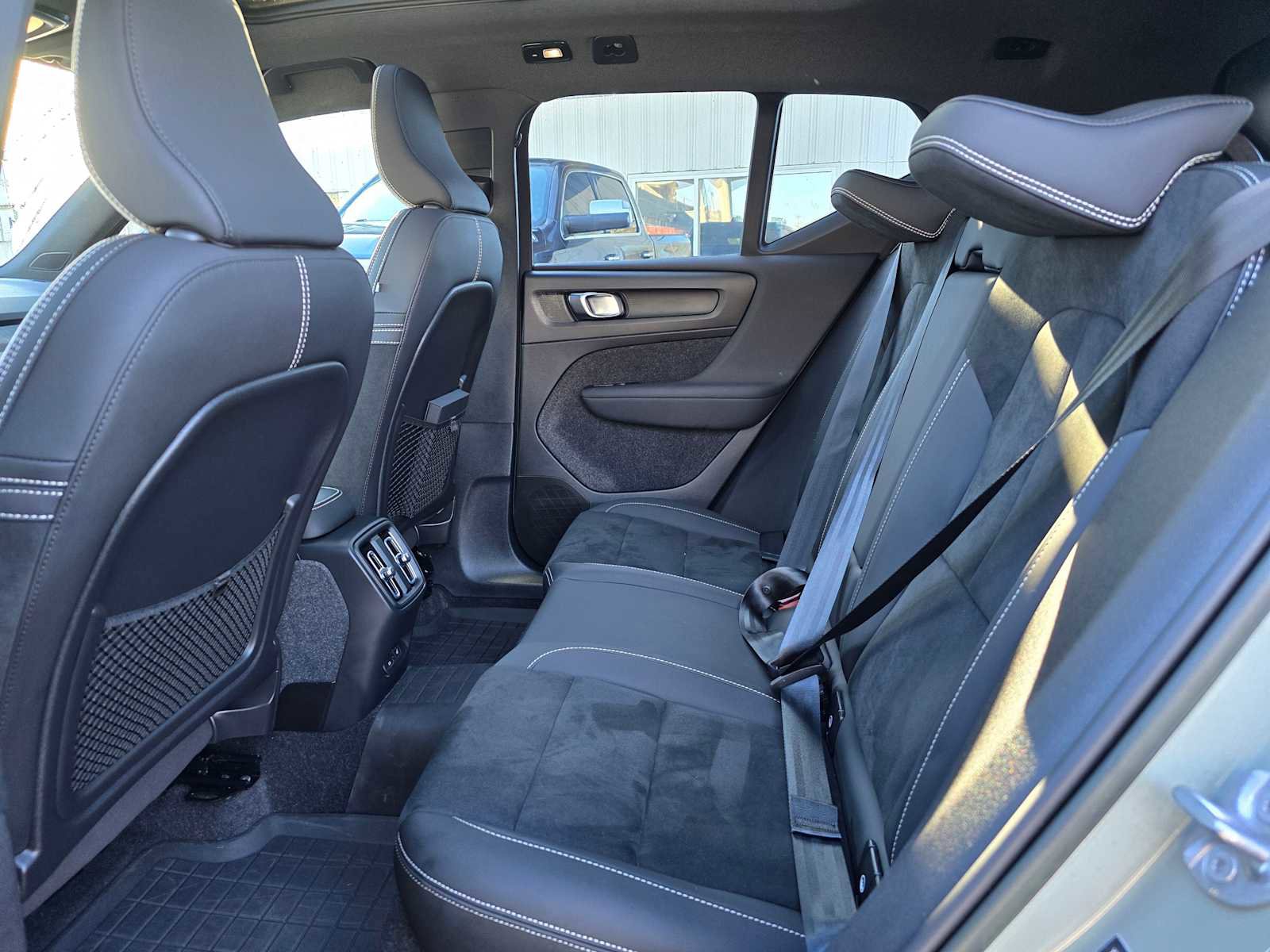 Used 2023 Volvo XC40 Recharge Plus w/ Protection Package Premier image 17