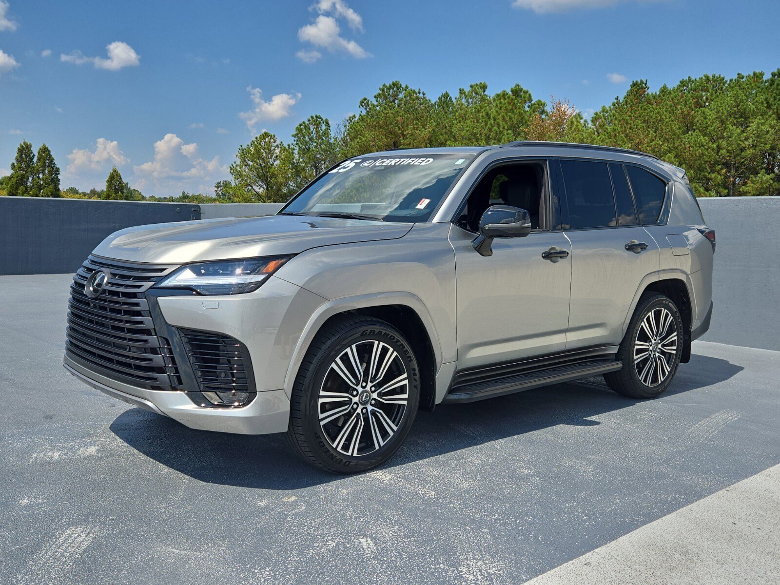 Certified 2025 Lexus LX 600 4WD w/ Luxury Package image 3