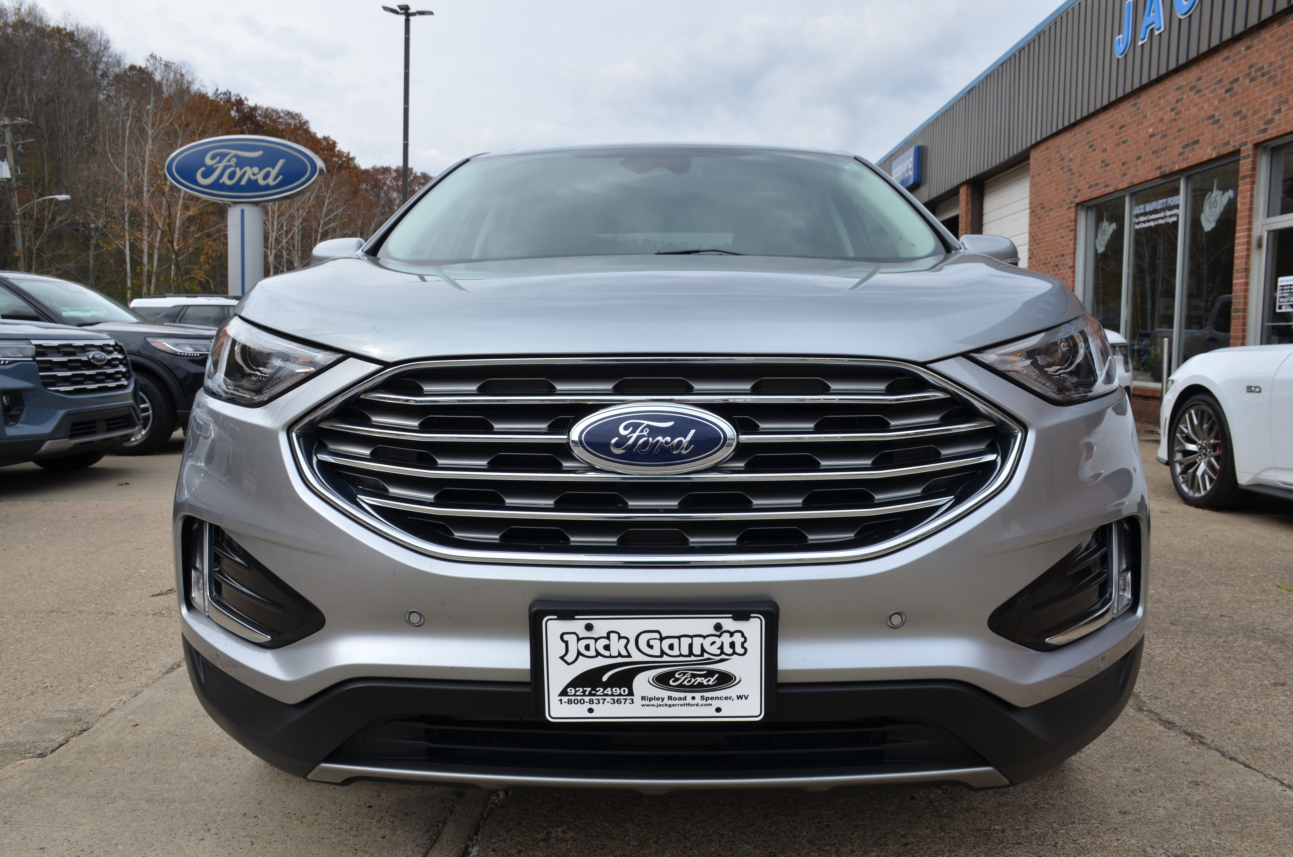 Used 2024 Ford Edge Titanium image 2