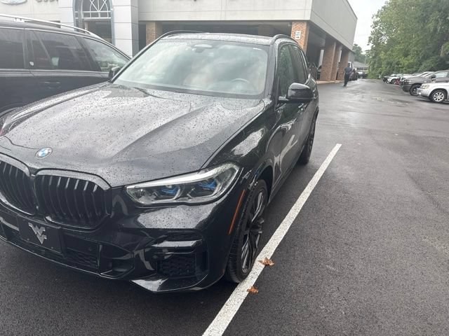 Used 2022 BMW X5 xDrive40i w/ M Sport Package AWD/4WD image 4