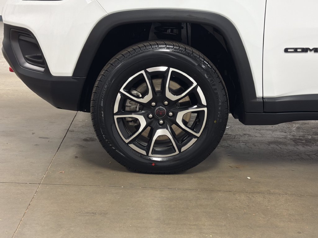 Used 2025 Jeep Compass Trailhawk AWD/4WD image 11