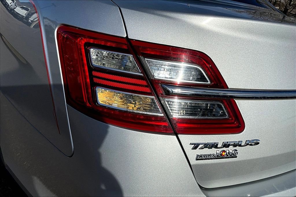 Used 2013 Ford Taurus Limited image 32