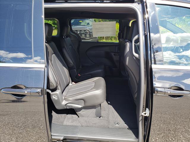 New 2026 Chrysler Voyager LX image 9