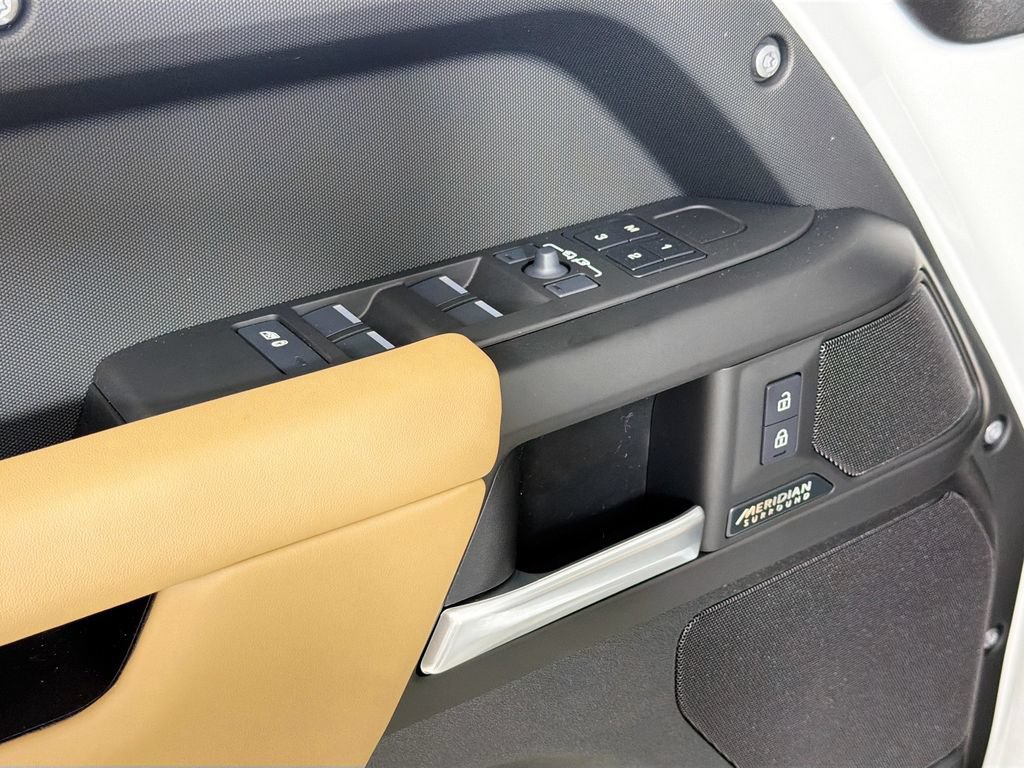 New 2026 Land Rover Defender 130 X-Dynamic SE AWD/4WD image 18