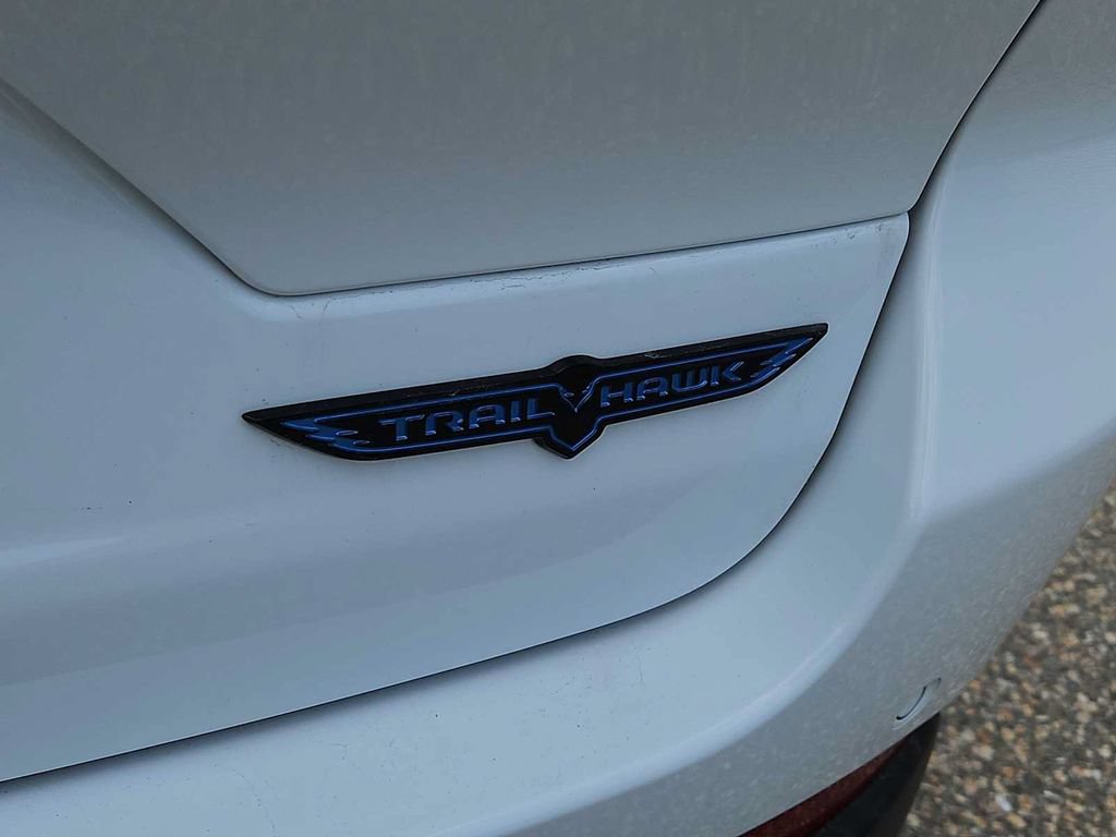Used 2024 Jeep Grand Cherokee Trailhawk AWD/4WD image 4