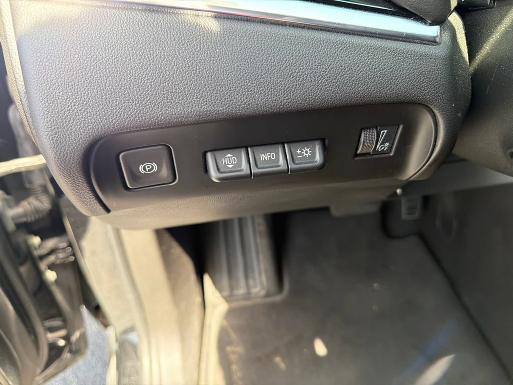 Used 2022 Buick Enclave Avenir w/ Avenir Technology Package AWD/4WD image 26