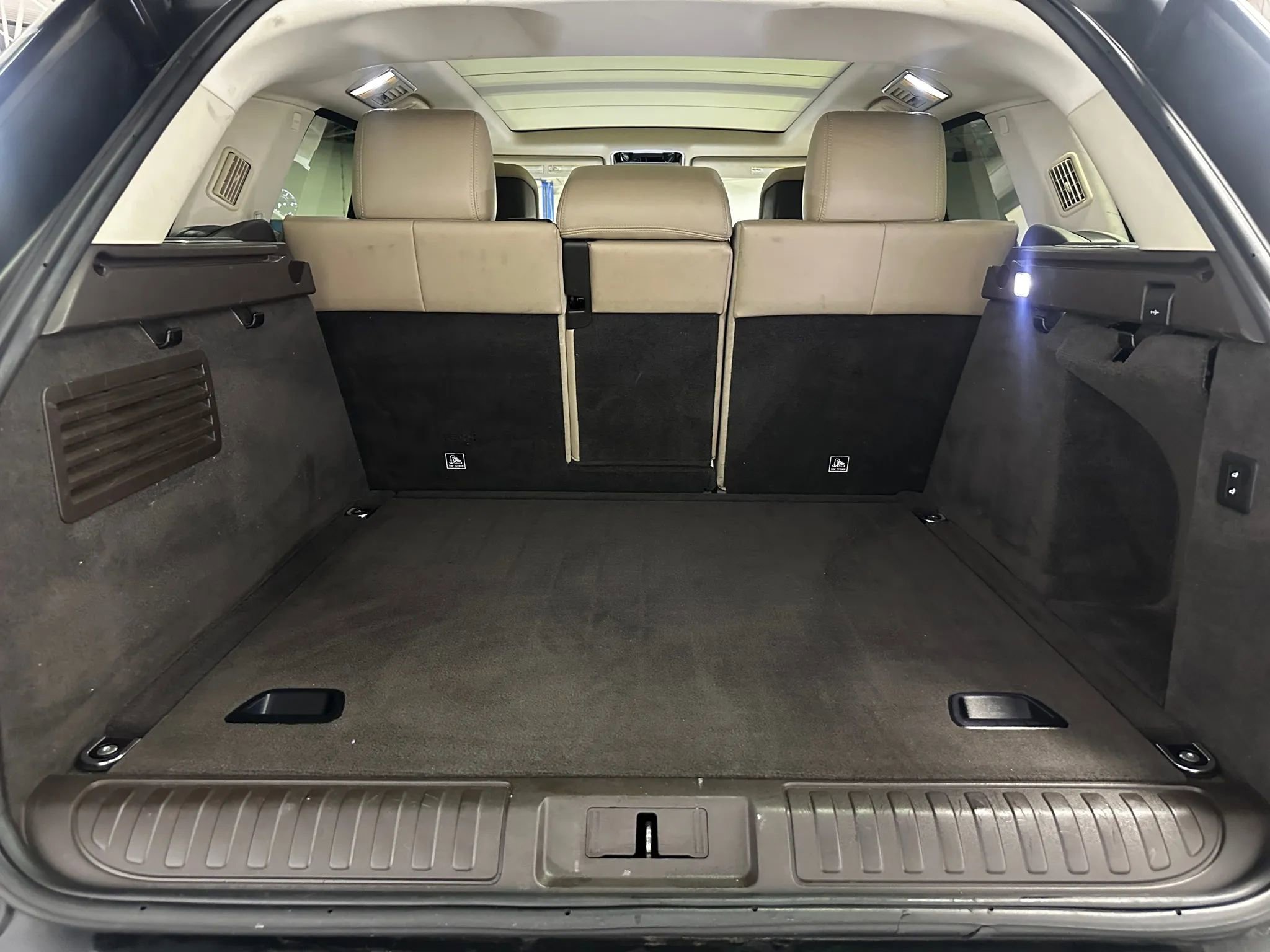 Used 2019 Land Rover Range Rover Sport HSE image 17