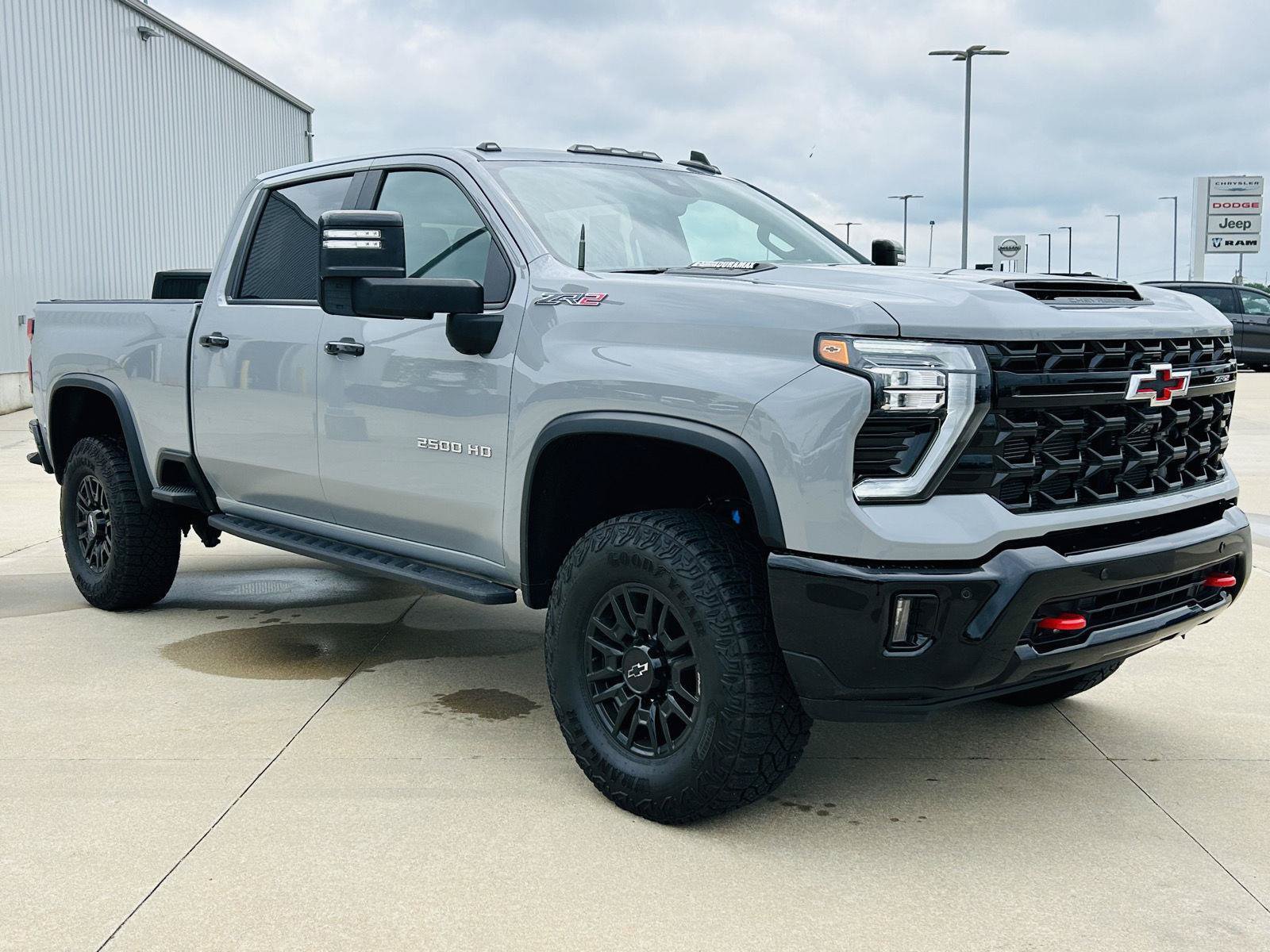 Used 2025 Chevrolet Silverado 2500 ZR2 w/ Technology Package AWD/4WD video 2