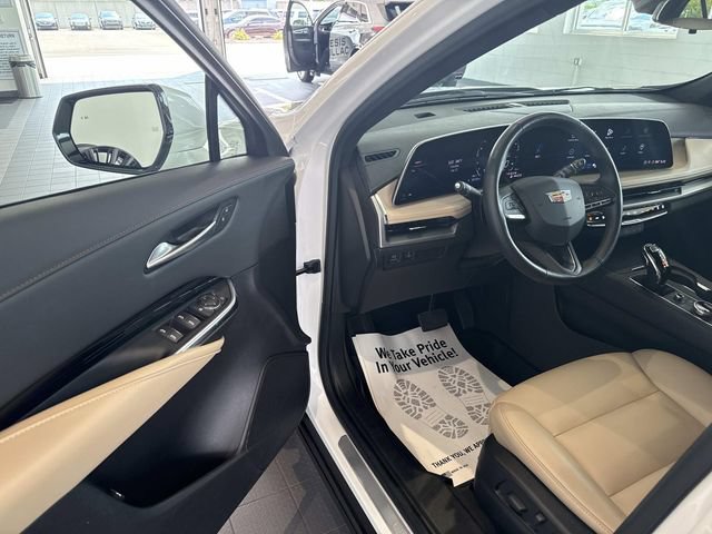 Certified 2024 Cadillac XT4 Luxury w/ Cold Weather Package AWD/4WD image 14