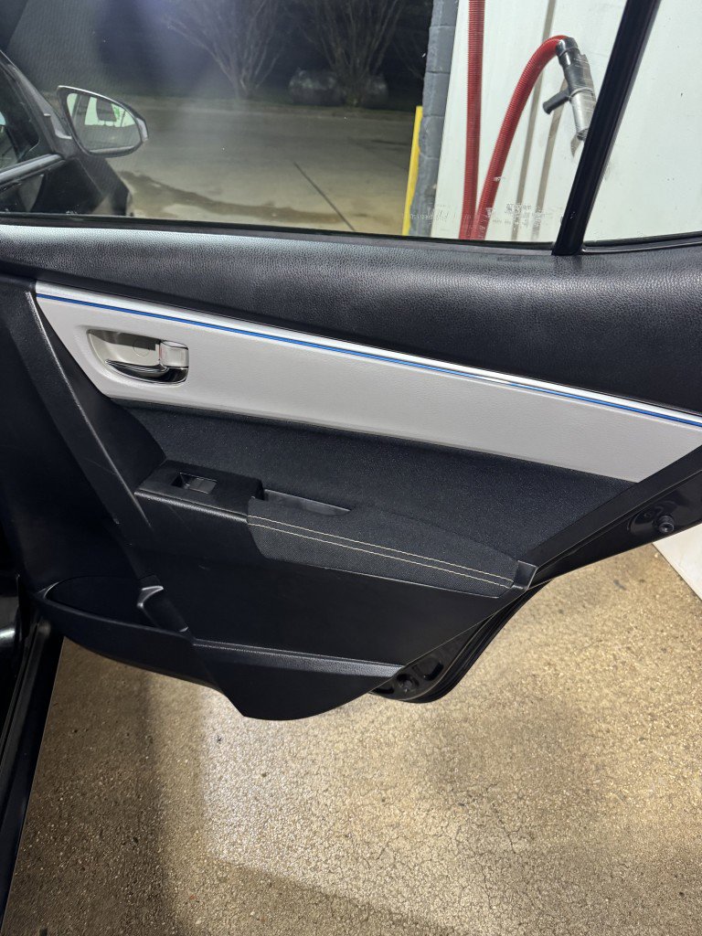 Used 2014 Toyota Corolla LE FWD image 10