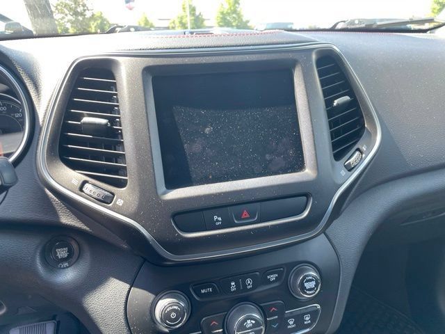Used 2019 Jeep Cherokee Trailhawk w/ Comfort/Convenience Group AWD/4WD image 36