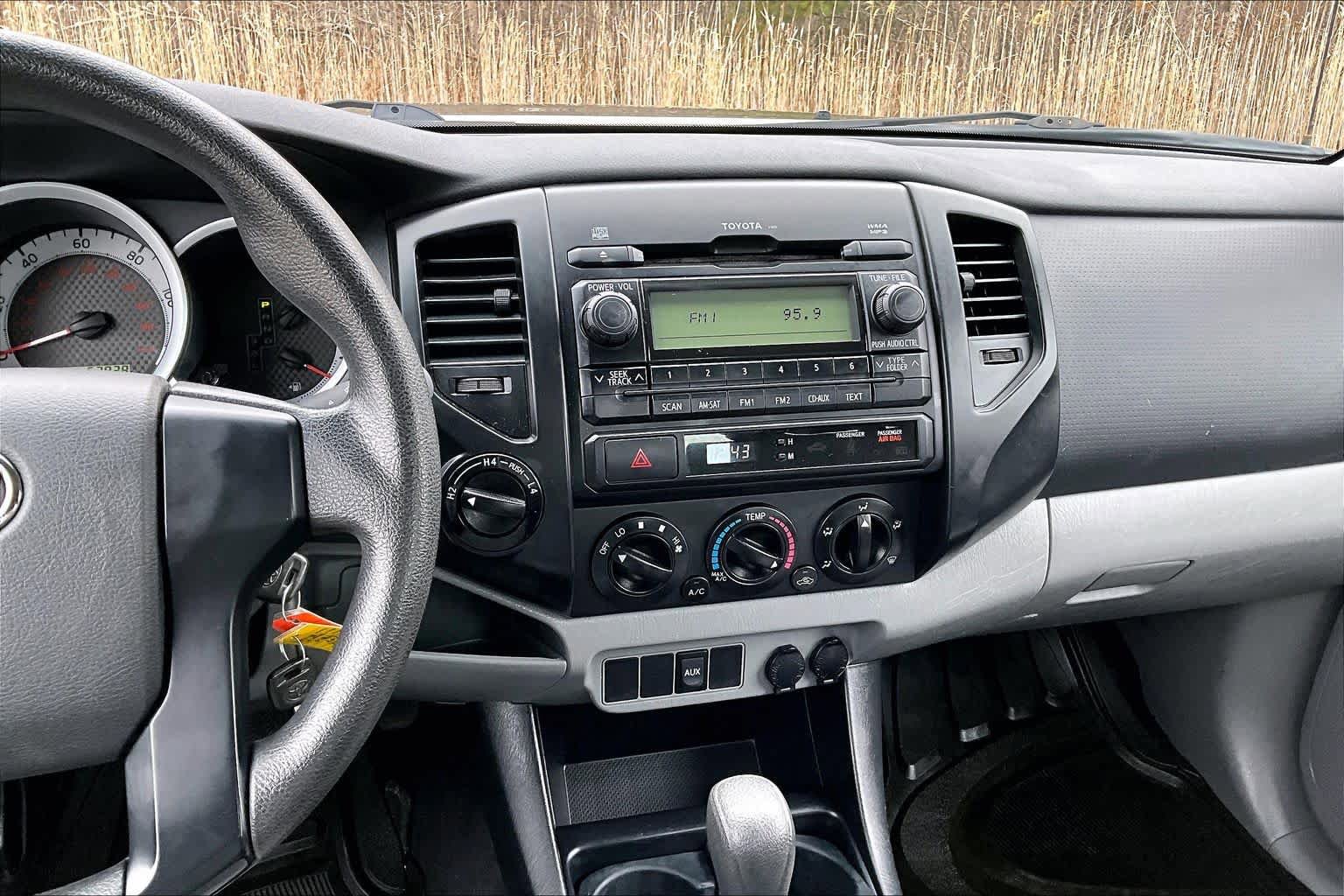 Used 2012 Toyota Tacoma 4x4 Regular Cab image 7