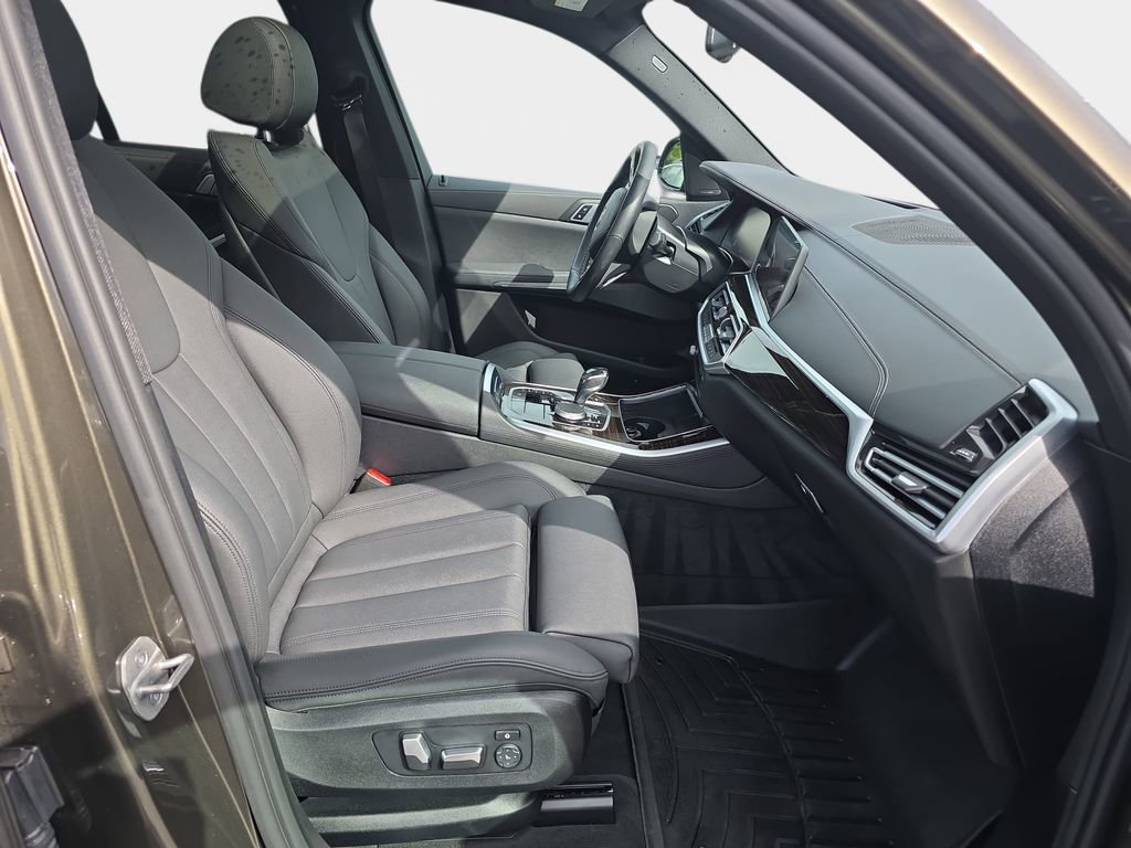 Used 2021 BMW X5 xDrive40i w/ Premium Package image 12