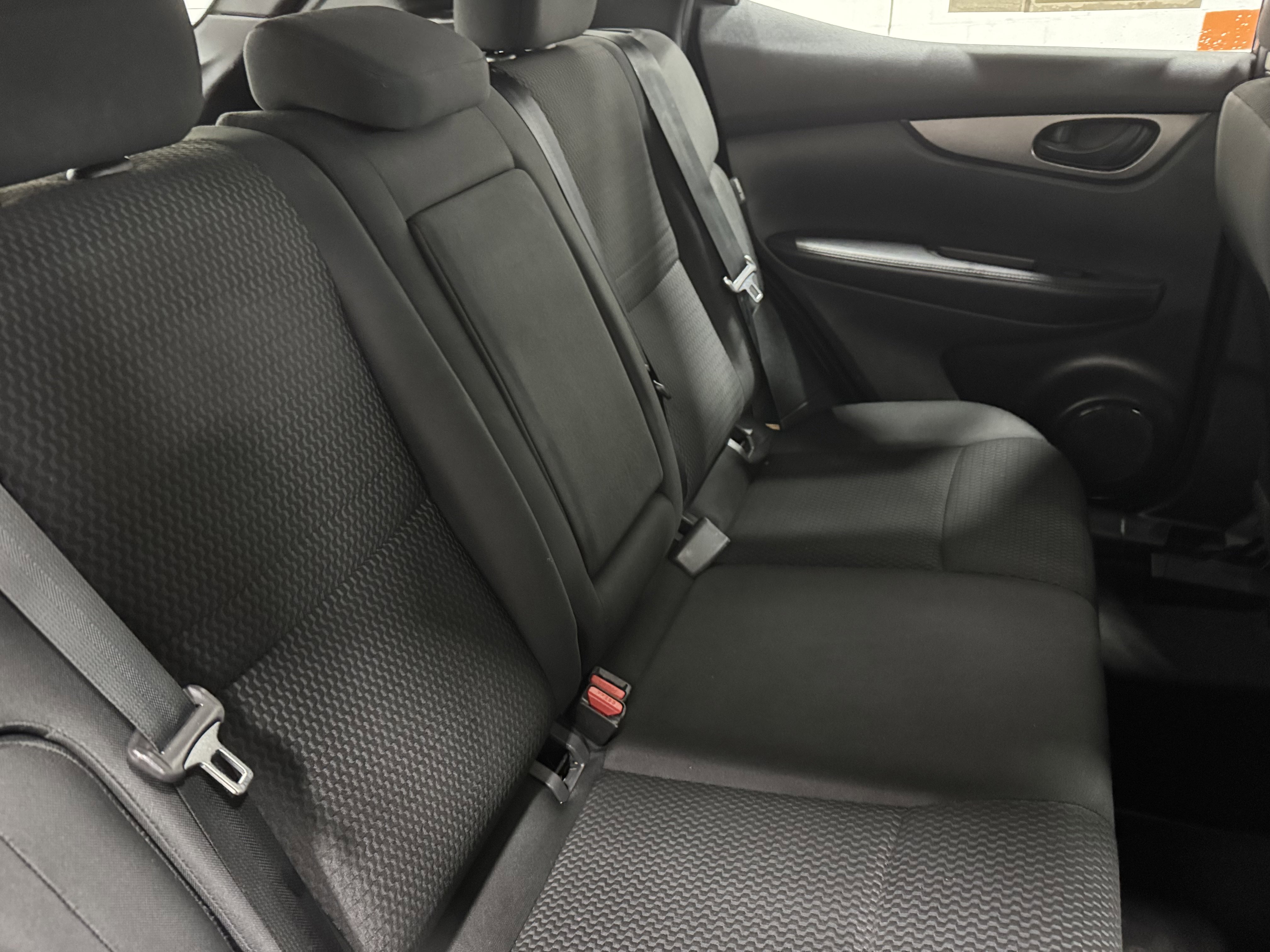 Used 2020 Nissan Rogue Sport S image 19