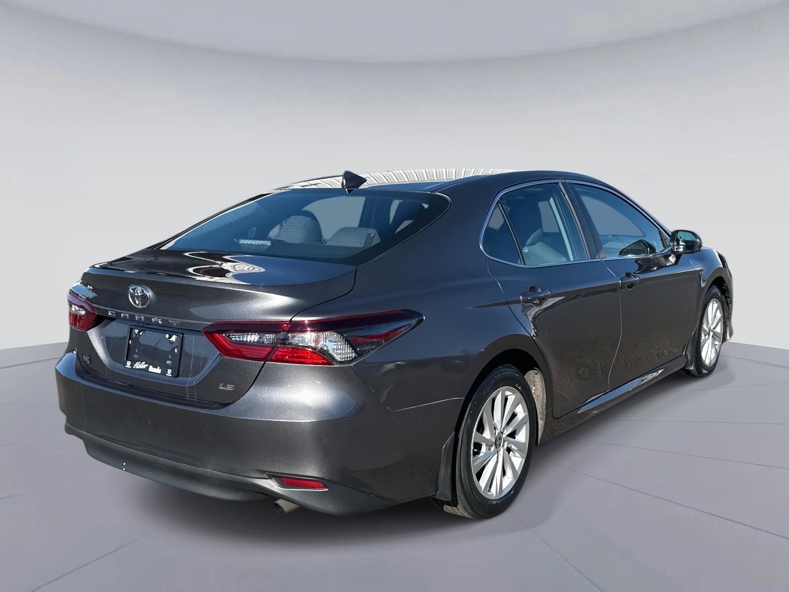 Used 2021 Toyota Camry LE image 4
