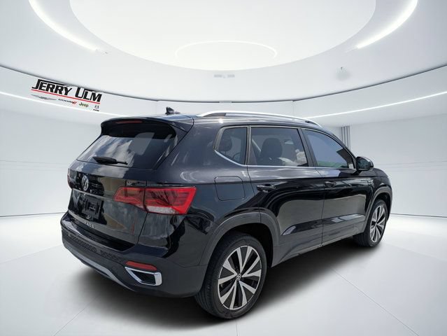 Used 2022 Volkswagen Taos SE FWD image 3