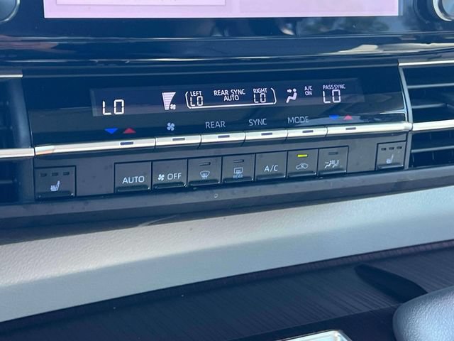 Certified 2021 Toyota Sienna XLE FWD image 35