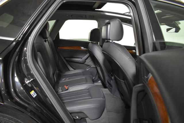 Used 2023 Audi Q5 2.0T Premium w/ Convenience Package AWD/4WD image 32