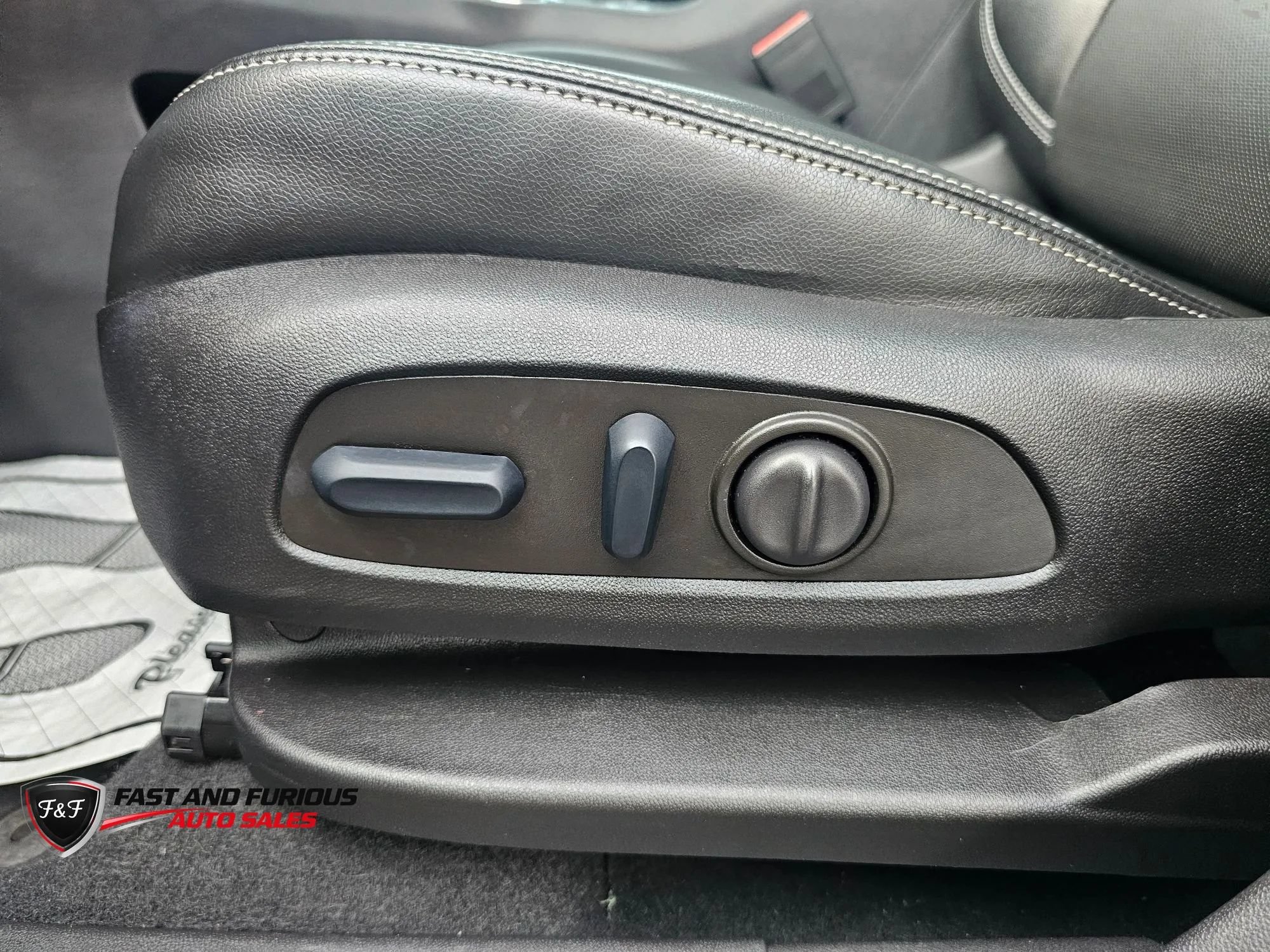 Used 2023 GMC Terrain SLT w/ Elevation Edition FWD image 13