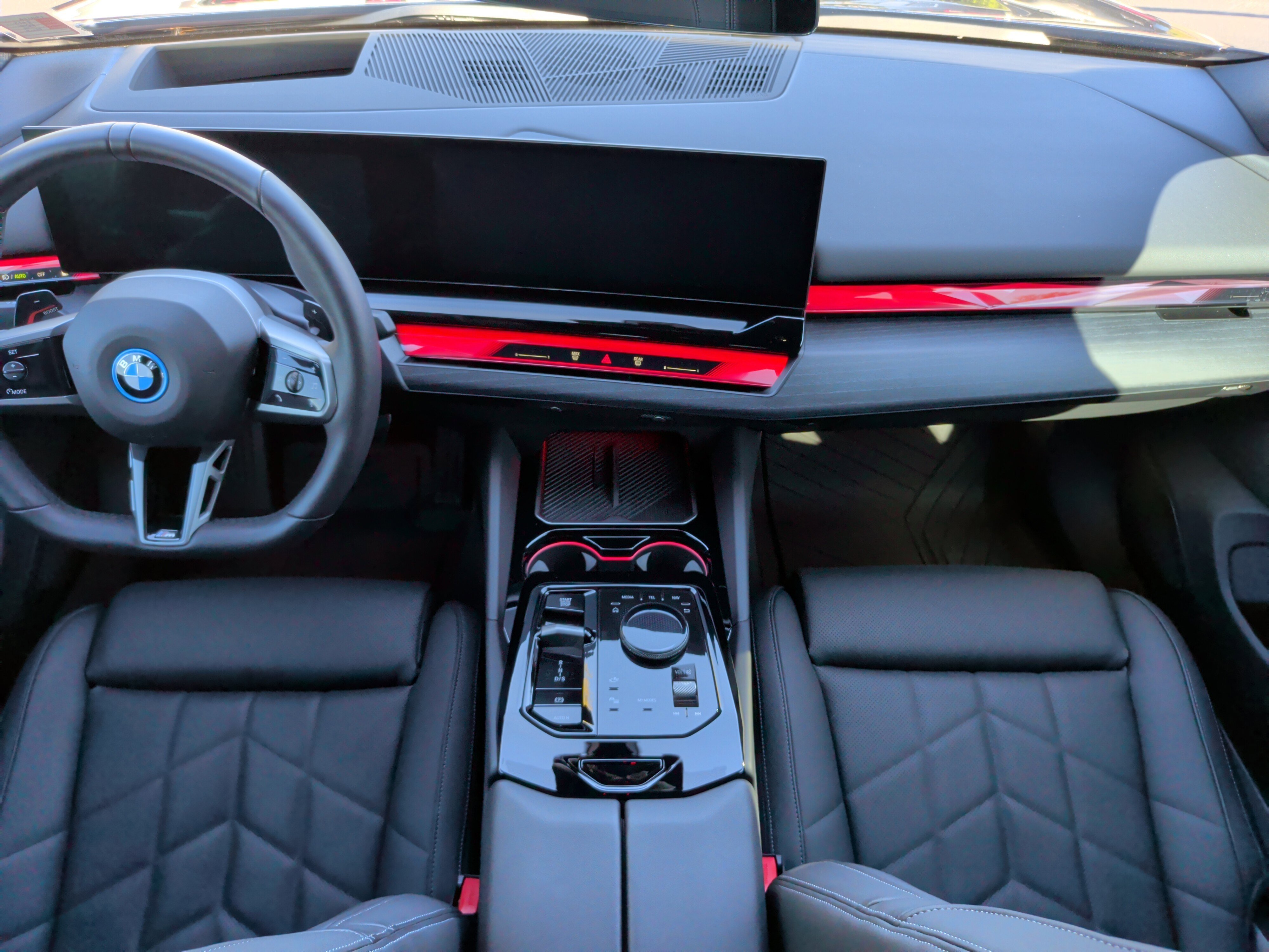 Certified 2025 BMW 550e xDrive 550e xDrive w/ Premium Package image 35