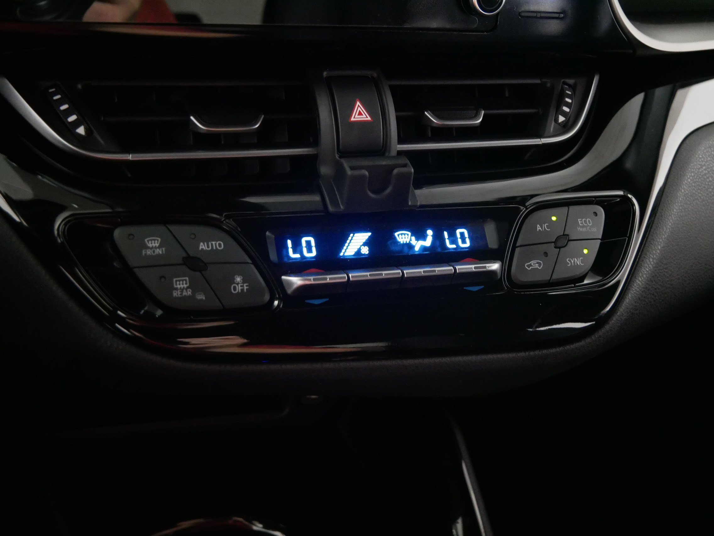 Used 2019 Toyota C-HR XLE FWD image 23