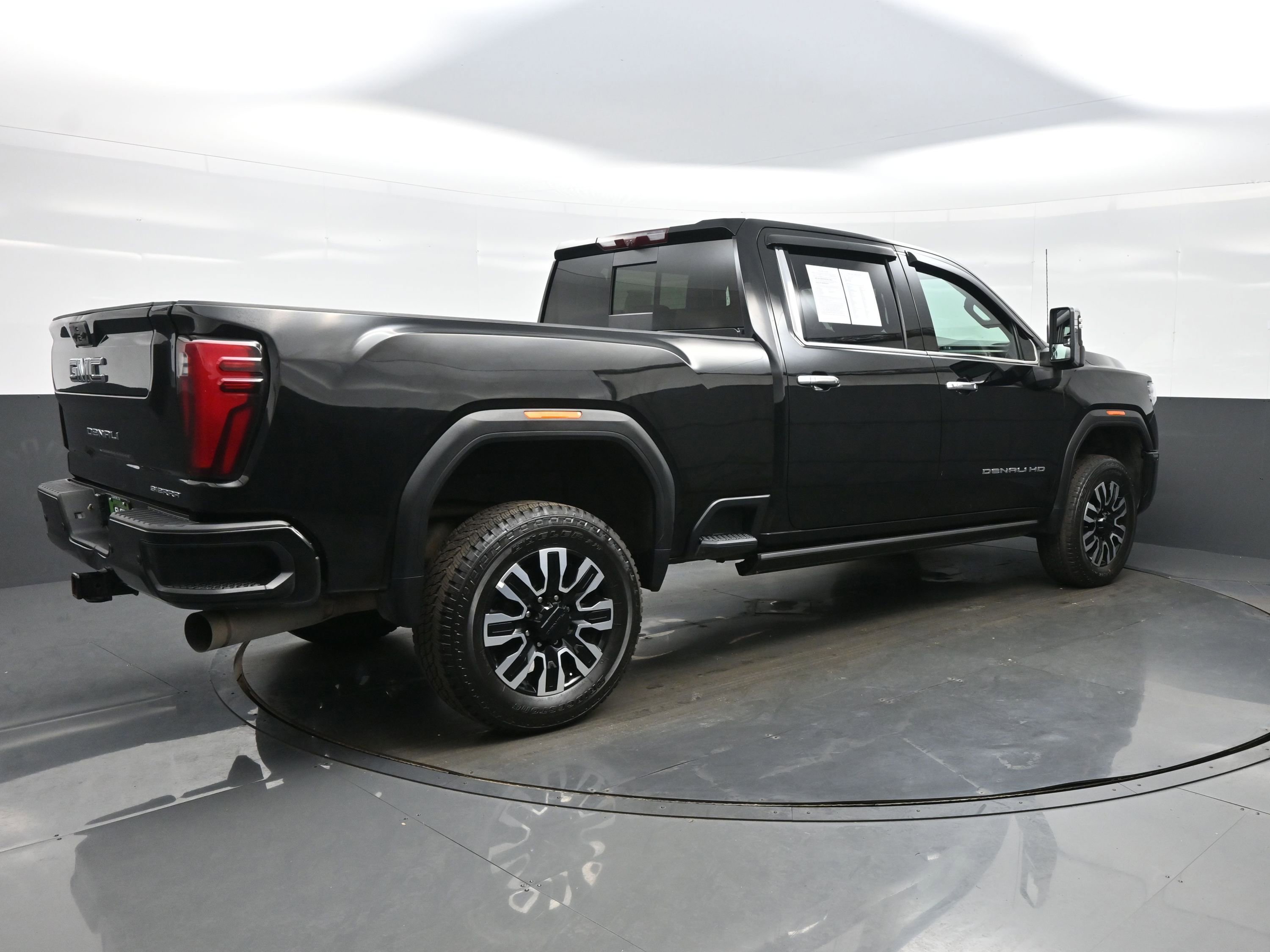 Used 2024 GMC Sierra 2500 Denali Ultimate AWD/4WD image 6