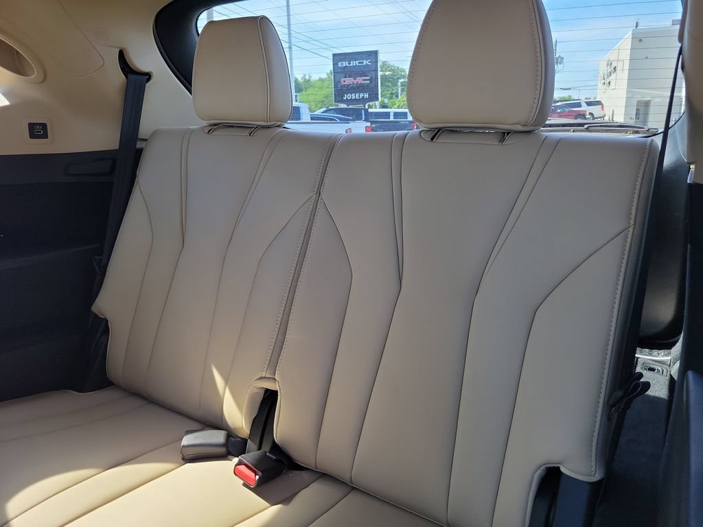 Used 2023 Acura MDX SH-AWD w/ Advance Package image 14