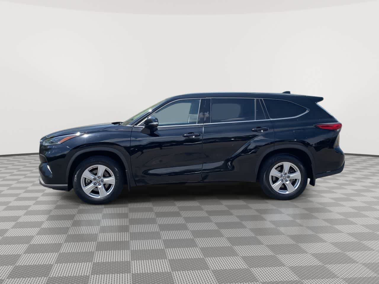 Used 2021 Toyota Highlander L AWD/4WD image 5