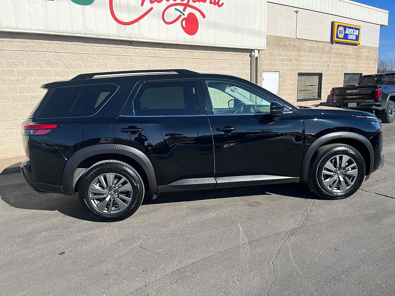 Used 2024 Nissan Pathfinder SV image 11