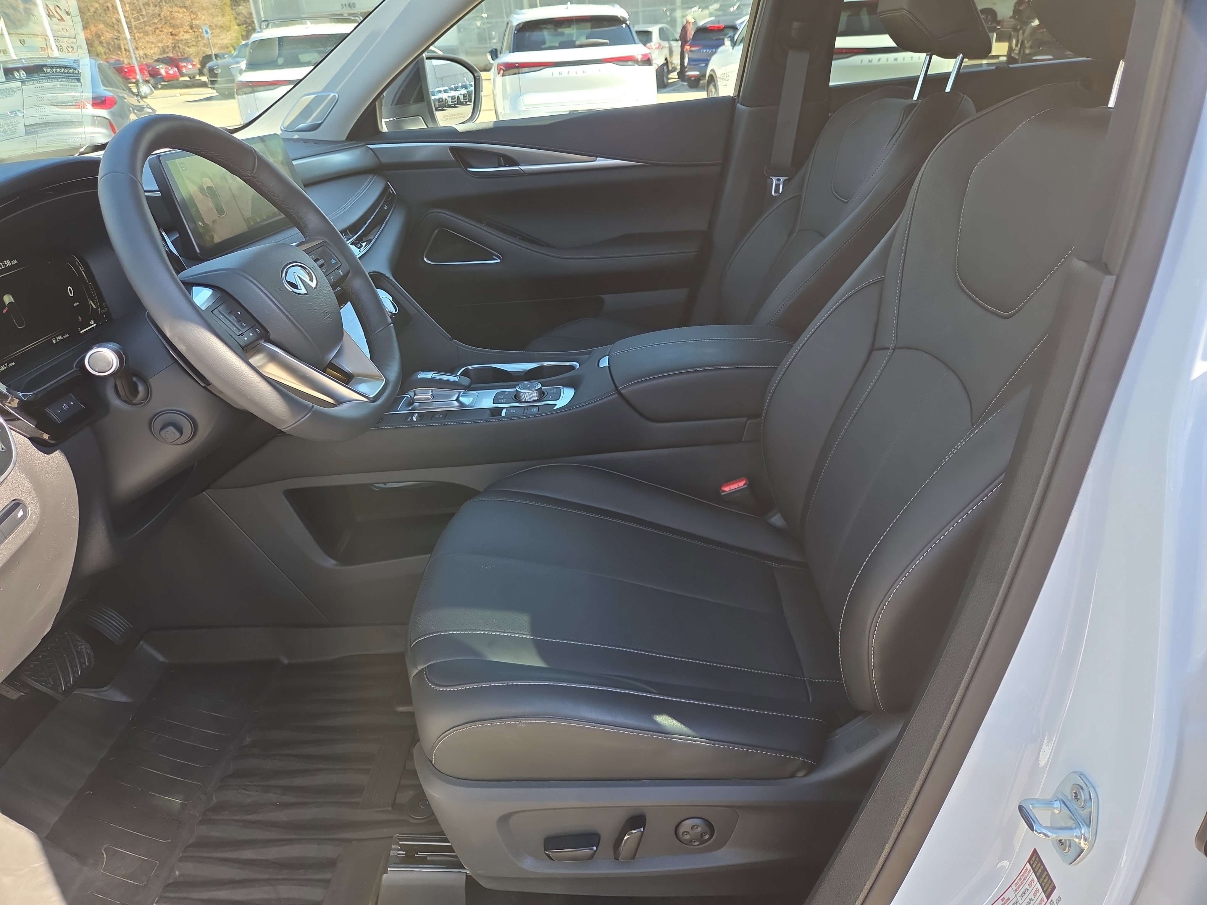 Used 2026 INFINITI QX60 Luxe w/ Cargo Package image 5