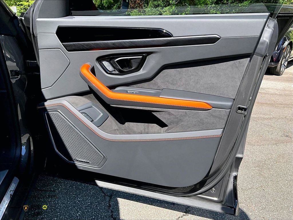 Used 2025 Lamborghini Urus SE image 20