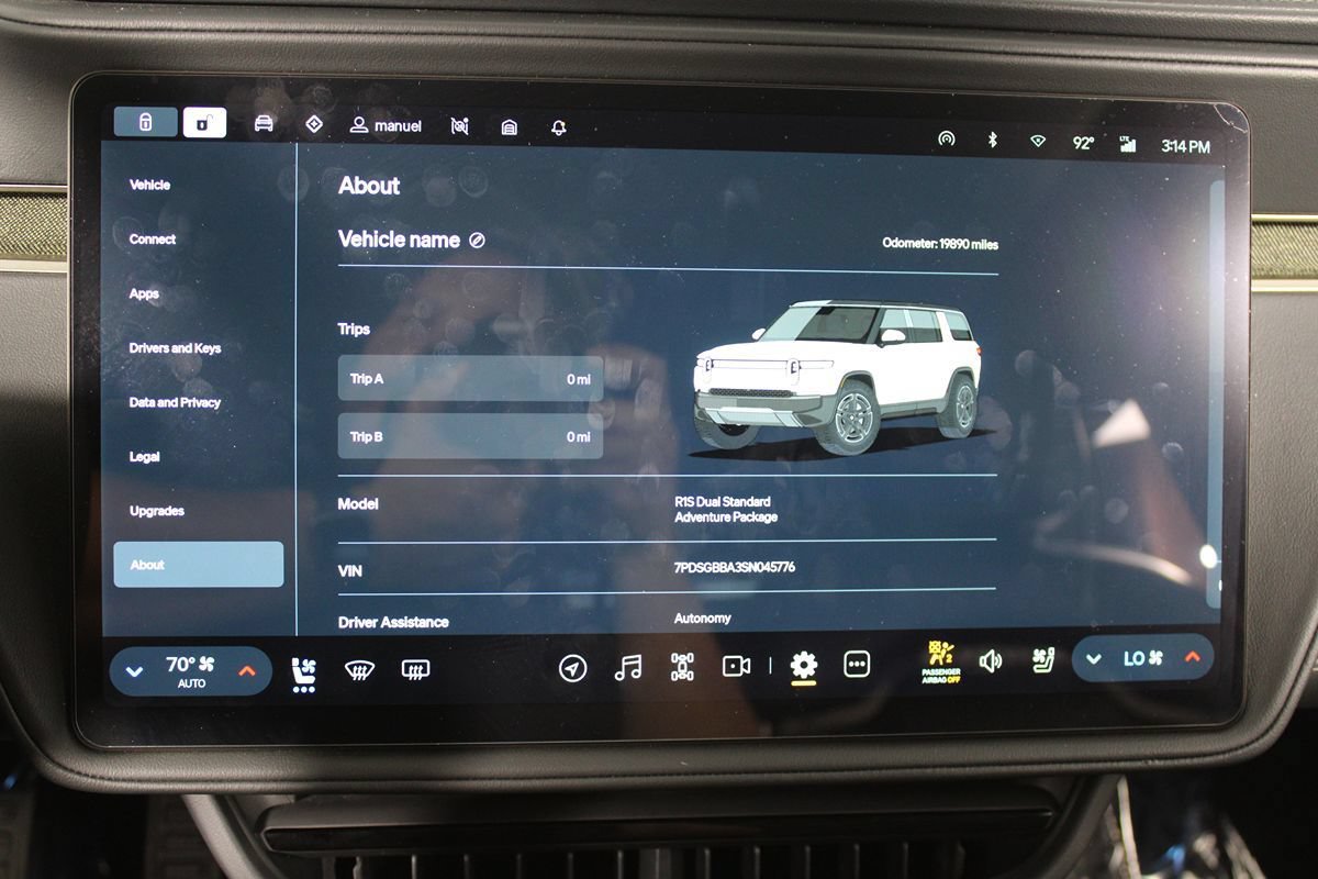 Used 2025 Rivian R1S Adventure Dual AWD/4WD image 26