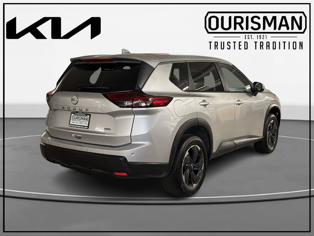 Used 2025 Nissan Rogue SV AWD/4WD image 4