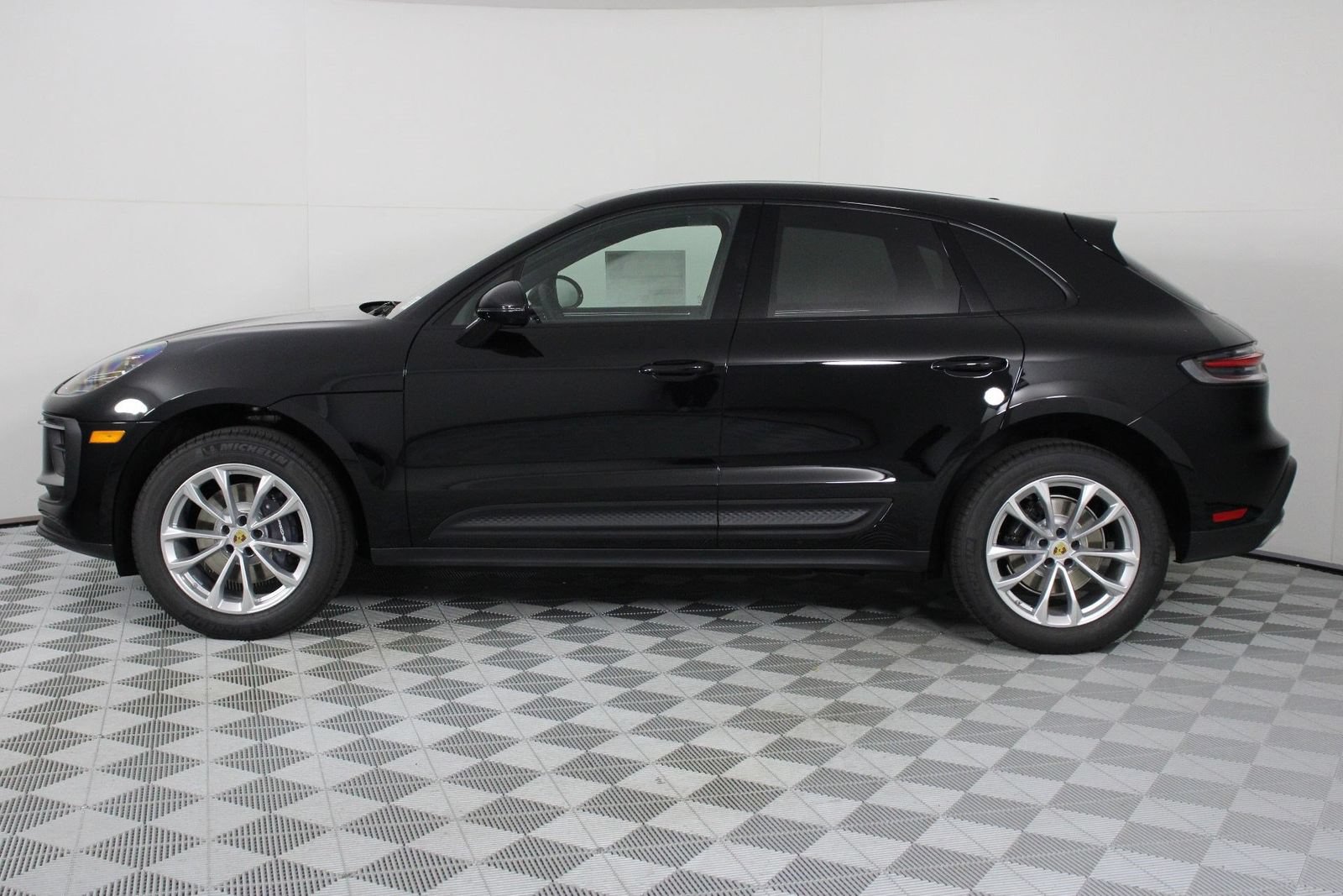 New 2026 Porsche Macan AWD/4WD image 2