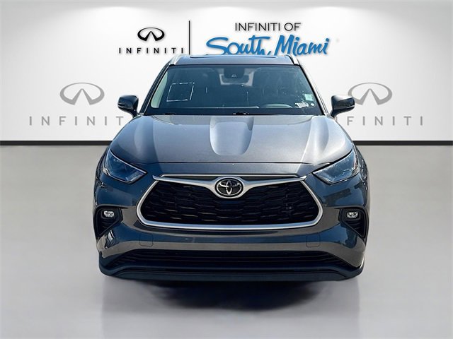 Used 2022 Toyota Highlander XLE image 2