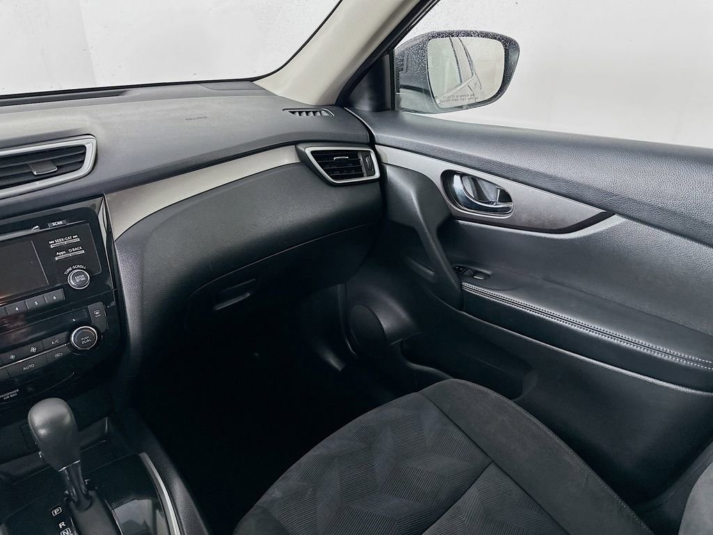 Used 2015 Nissan Rogue SV image 29