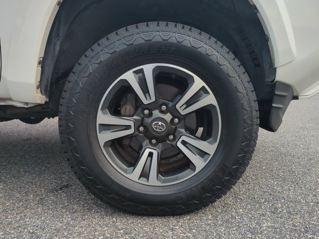 Used 2018 Toyota Tacoma TRD Sport RWD image 11