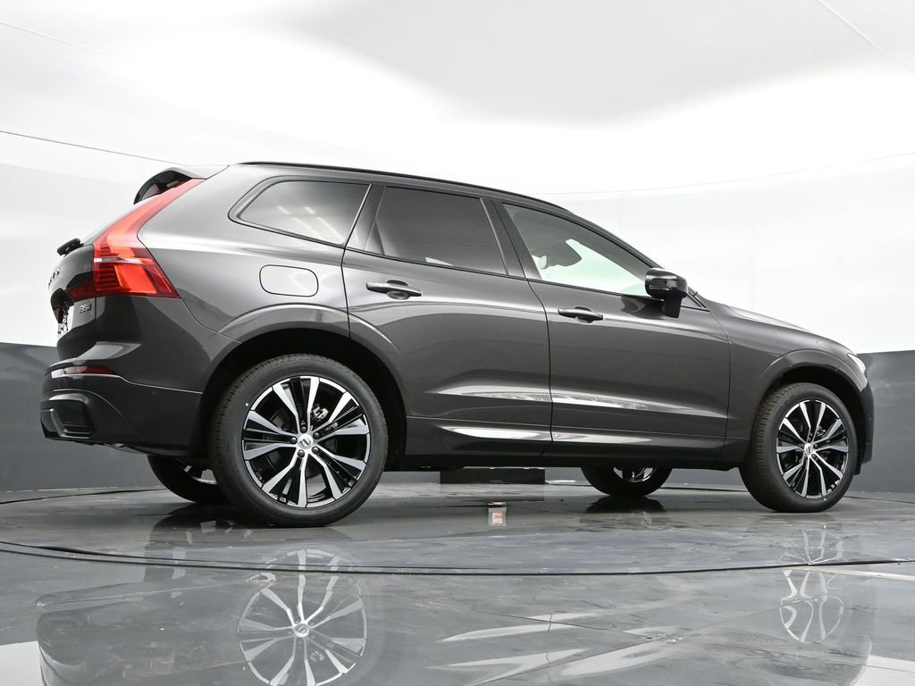New 2025 Volvo XC60 B5 Plus w/ Protection Package Premier image 40