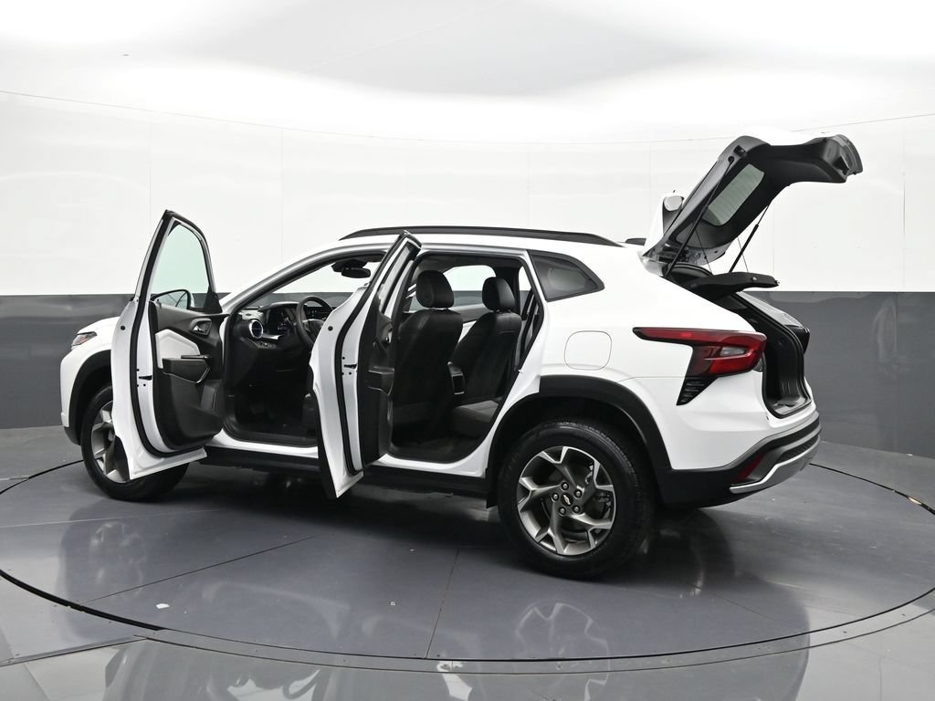Certified 2025 Chevrolet Trax LT FWD image 40