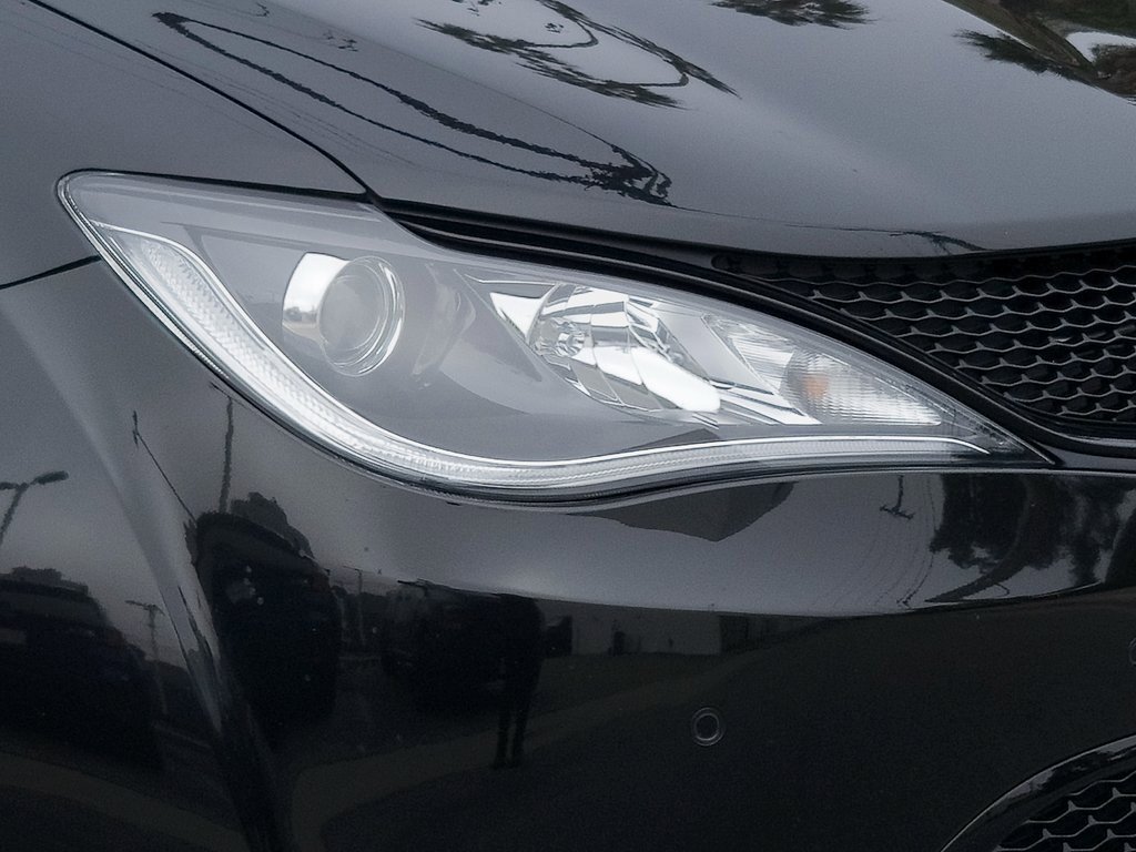 Used 2020 Chrysler Pacifica Limited w/ Advanced Safetytec Group image 8