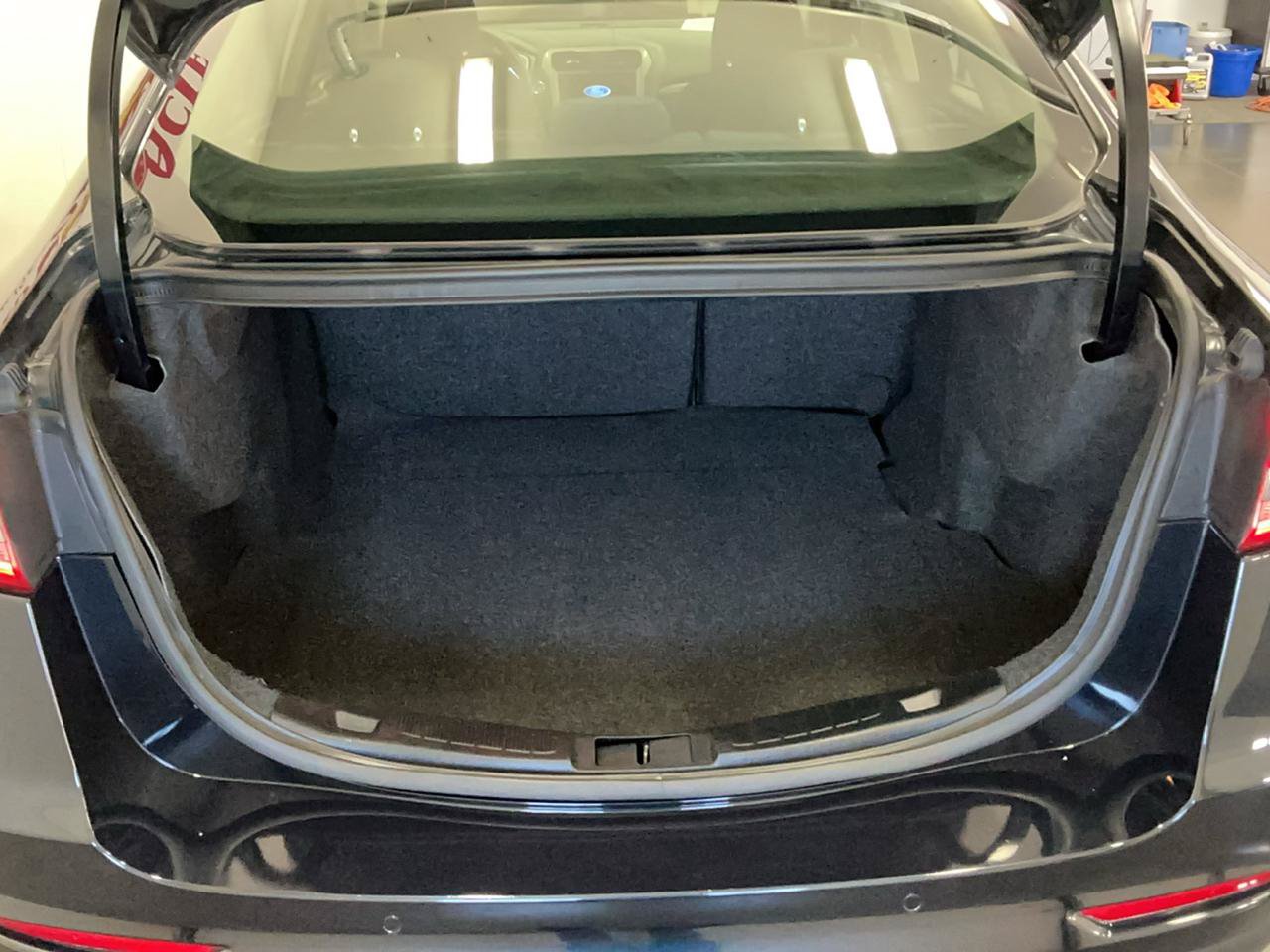 Used 2020 Ford Fusion SE FWD image 15