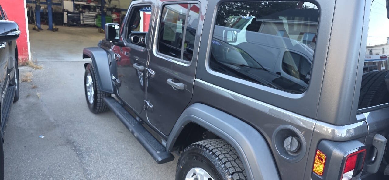 Used 2019 Jeep Wrangler Unlimited Sport S AWD/4WD image 9