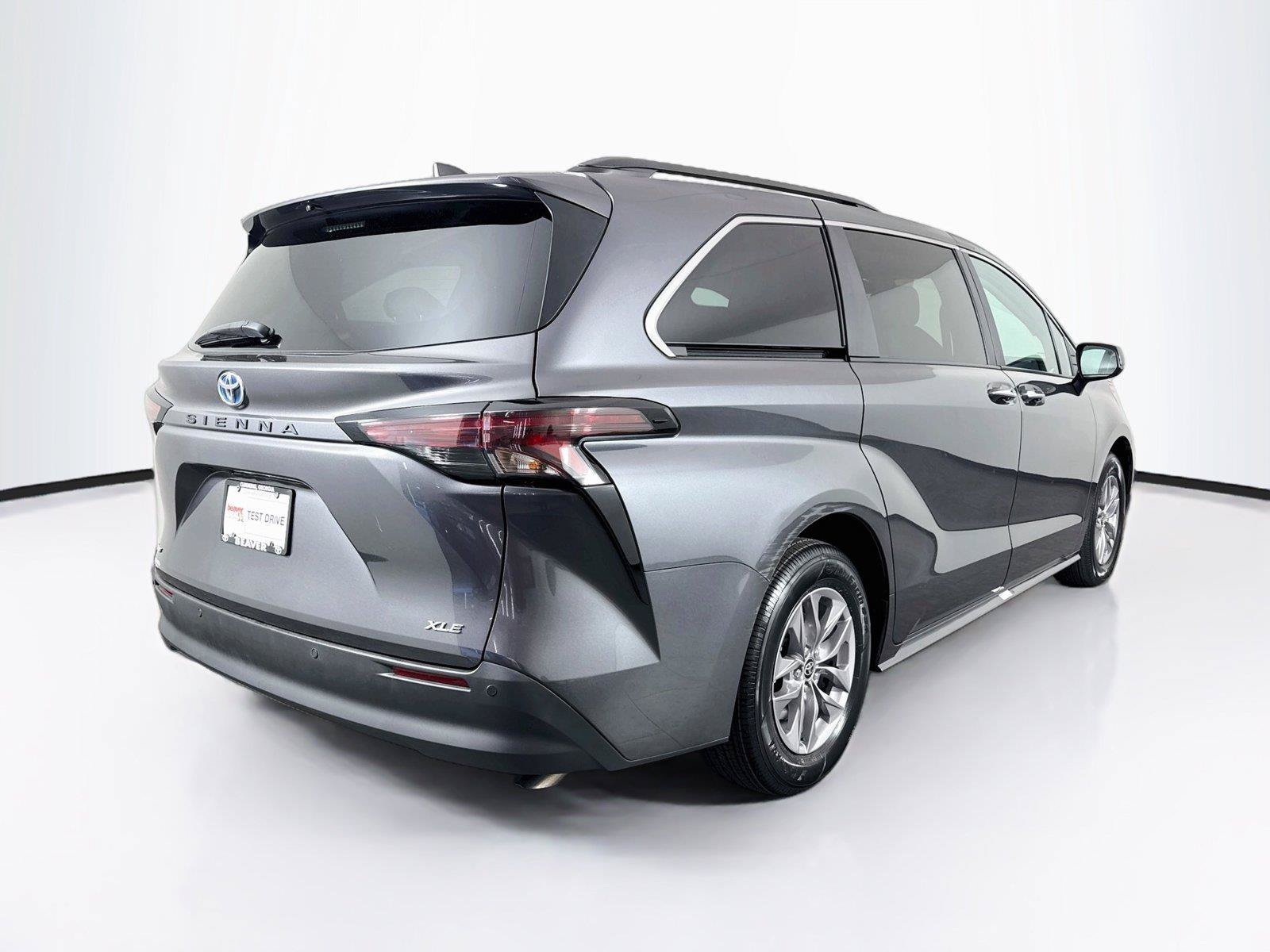 Certified 2025 Toyota Sienna XLE FWD image 2