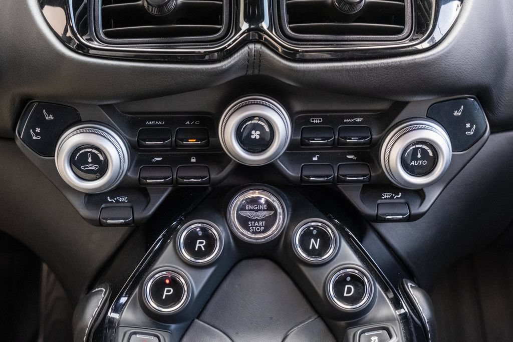 Used 2019 Aston Martin V8 Vantage Coupe RWD image 27