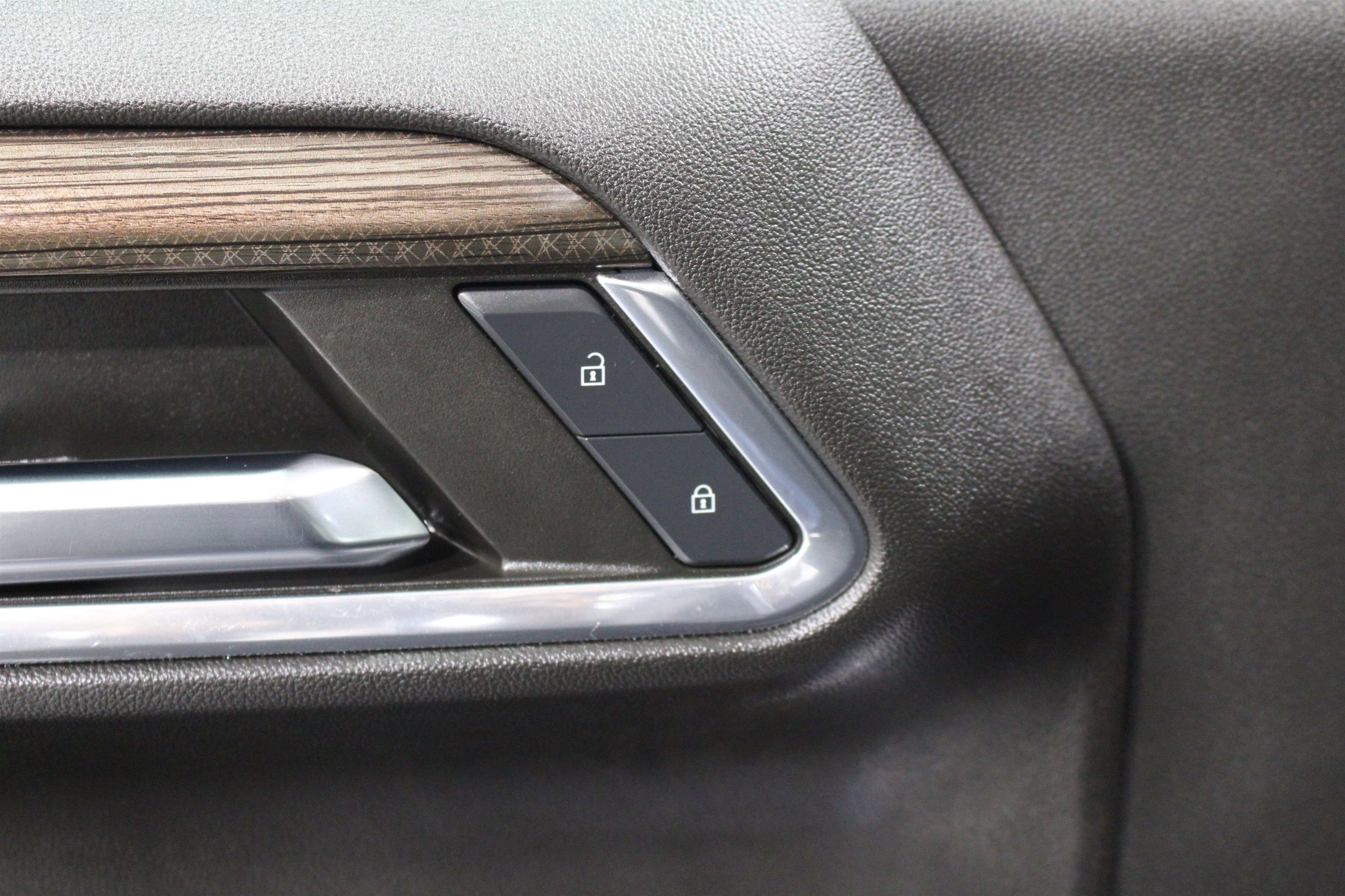 Used 2024 Chevrolet Silverado 1500 LT Trail Boss w/ LT Trail Boss Premium Package AWD/4WD image 8